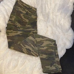 Kenneth Cole Mid Rise Camouflage Jeans - Size 26